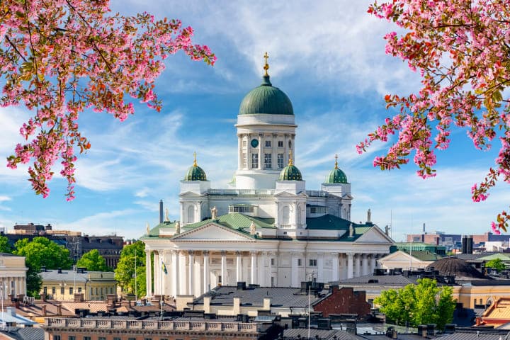 City and food tour through Helsinki thumbnail